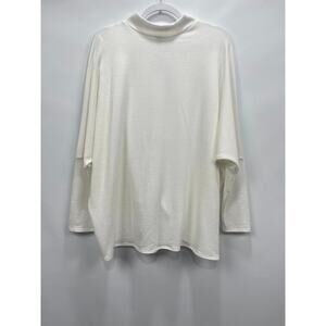 Buckle Black Off-White Ribbed Dolman Sleeve Shirt with Key Hole‎ Back